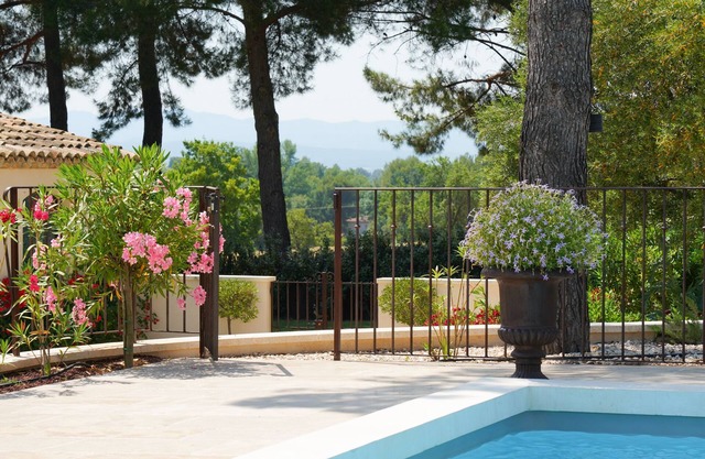 Cottage de Charme Mirabeau Jardin Piscine Parking Prox Centre Ville