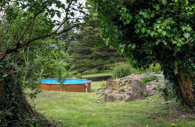 Cottage 'Gîte Le Cornouaille - 8 Personnes' with Shared Pool, Shared Garden and Wi-Fi