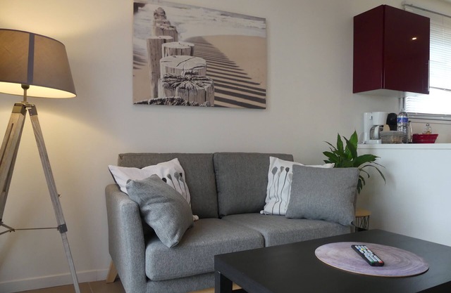 COTTAGE IDEALLY LOCATED