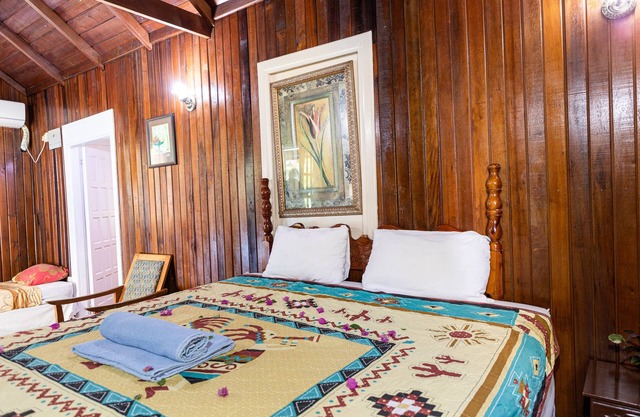 Cottage in Marigot bay 2 mins walk to the beach