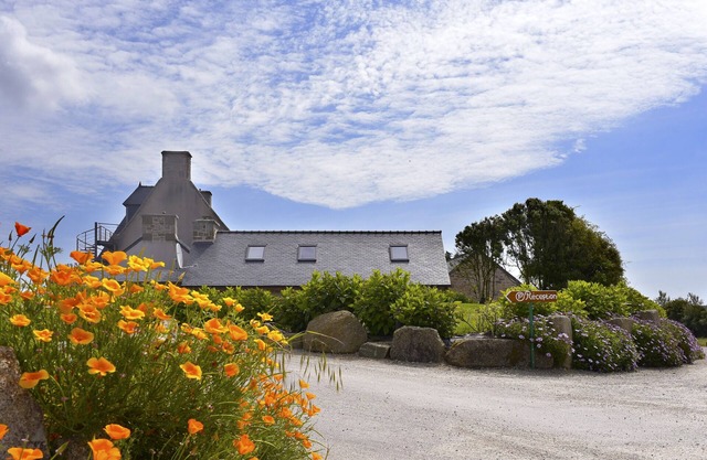 Cottage in old renovated farmhouse - indoor pool and spa in outbuilding