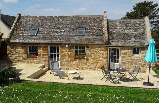 Cottage in Plougasnou near Port-Blanc Beach