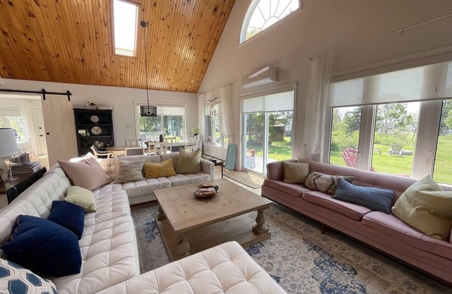Cottage Located Only 5 Mins From National Park Beach With New Screened In Room