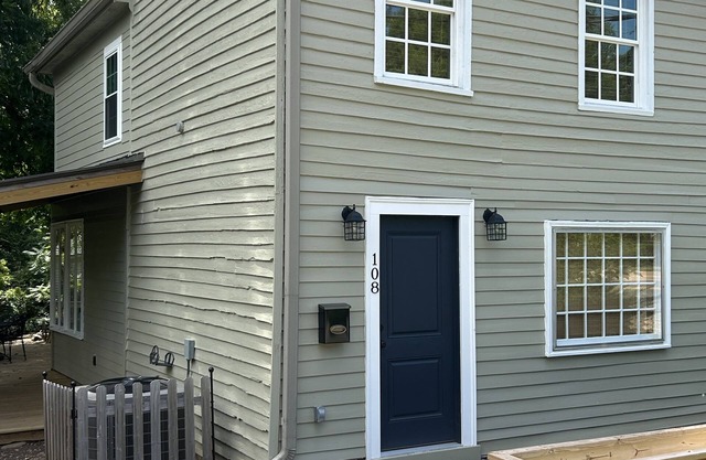 Cottage on a Babbling Brook in Historic Falmouth Virginia