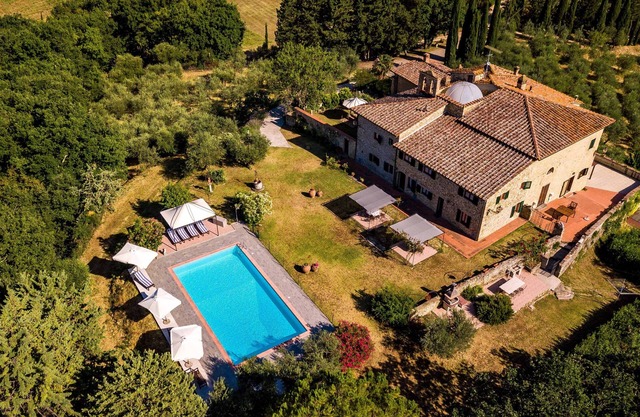 Cottage Pino Rural Tuscan retreat in Stunning Hilltop castle
