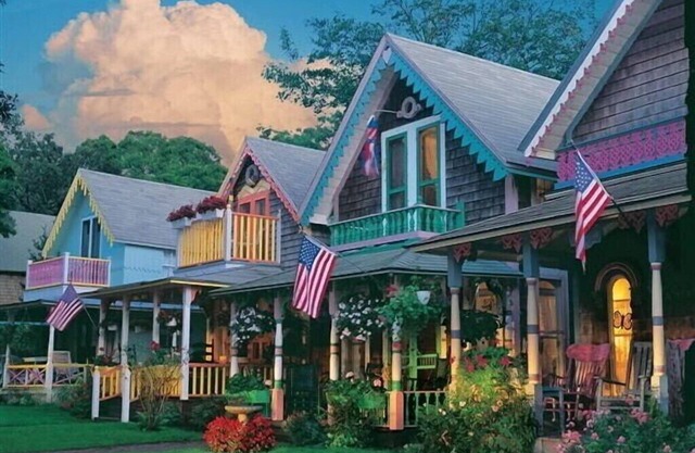 Cottage w/ distant WATERVIEW, 0.2 miles off Circuit Ave, quiet & private