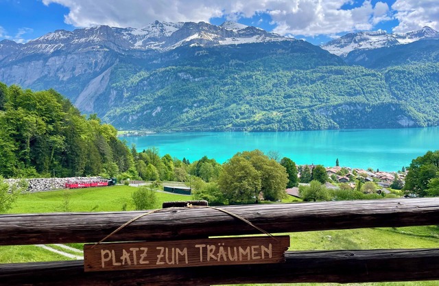 Cottage with a dream view of Lake Brienz for those seeking peace and quiet