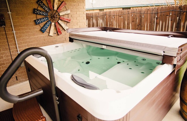 Cottage with hot tub!