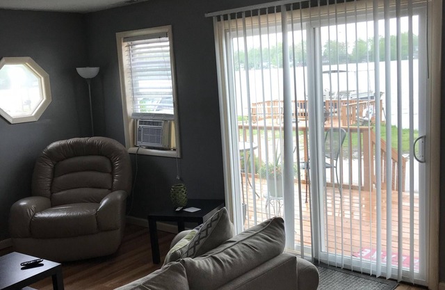 Cottages available on Crooked Lake.
