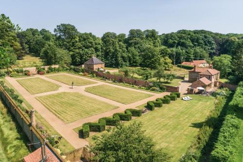 Cottages in the Walled Garden 18