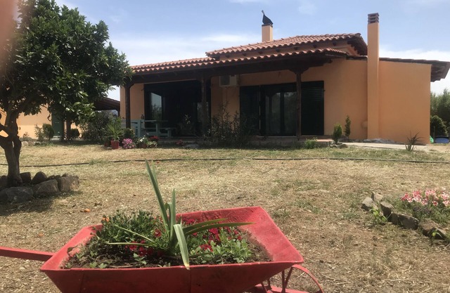 COUNTRY HOUSE