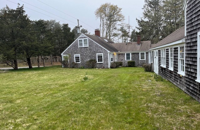 Country Farmhouse, Old Vineyard, Central AC, 2 King beds.