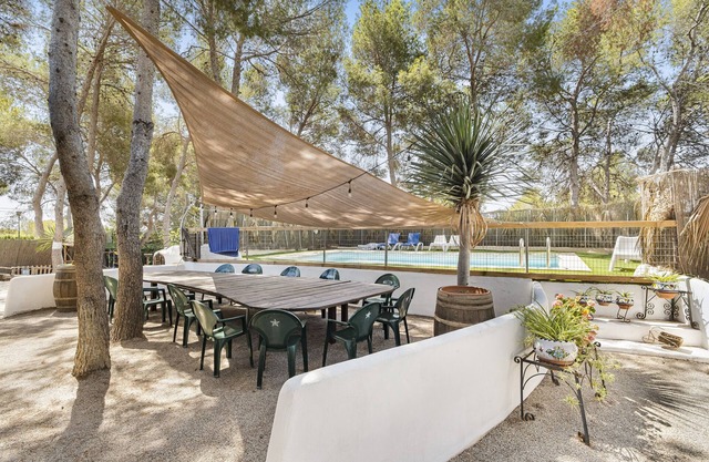 Country House 'Cambiardeaires Rural Monte' with Private Pool, Wi-Fi and Air Conditioning