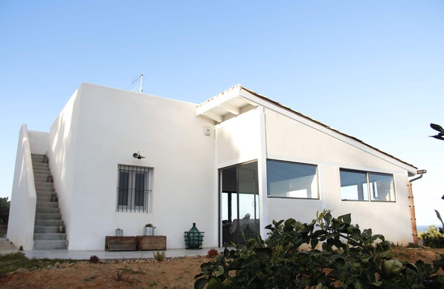Country house with sea view between citrus fruits, prickly pears and Mediterranean perfumes