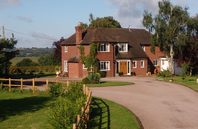 Country House between Stratford Upon Avon and Warwick, Superb Views, Sleeps 8-10