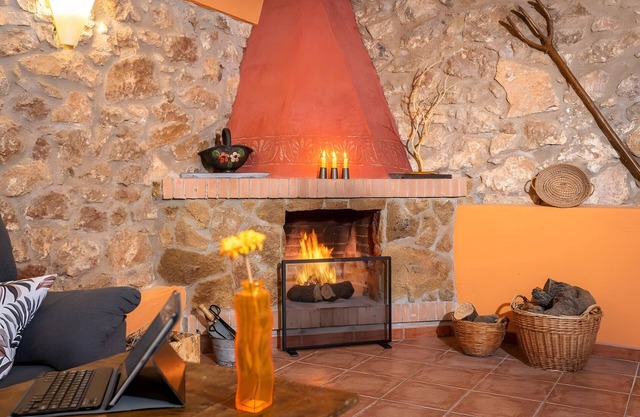 Country House 'Casa Rural Angelita' with Mountain View, Wi-Fi and Air Conditioning