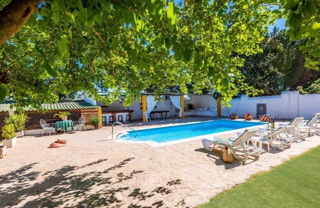 Country House 'Cortijo La Vega Archidona' with Mountain View, Wi-Fi and Air Conditioning