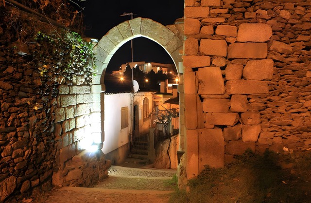 Country House 'Quarto Rústico 2' with Mountain View, Shared Terrace and Wi-Fi