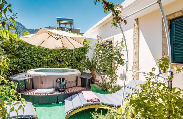 Country House 'Villa Di Lucia' with Mountain View, Wi-Fi and Air Conditioning