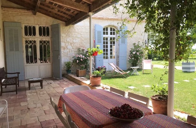 Country house with swimming pool: 8 bedrooms sleeps 16