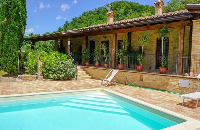 Country house with pool and superb views over Lake