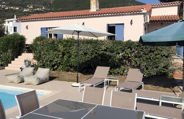 Country house with private pool in Olive Grove