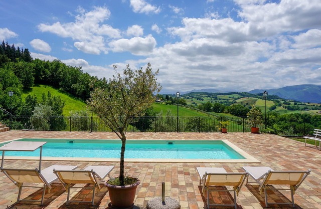 Country house with swimming pool for your holiday relaxation