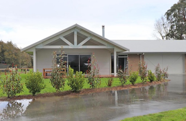 Country Living on Raynes Road