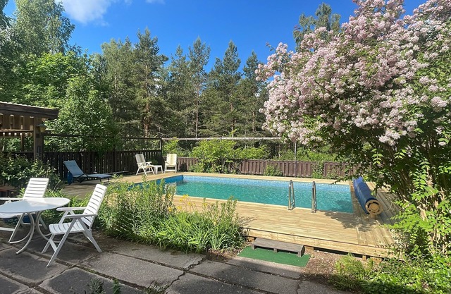 Countryside Villa, Eskilstuna, lovely outdoor swimming pool 1h from Stockholm.