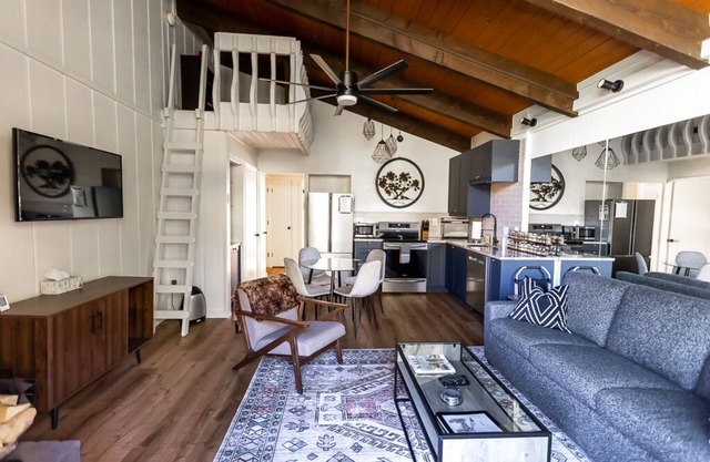 Couple's Mountain Retreat: Summer Paradise! Views, Hiking, Biking, and more!