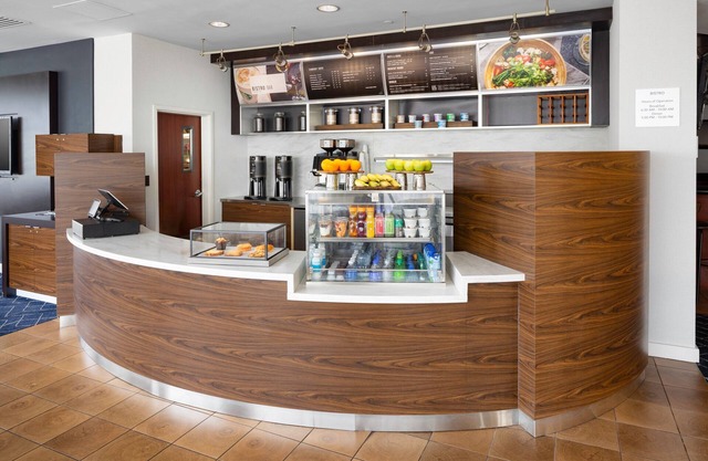 Courtyard By Marriott Shelton