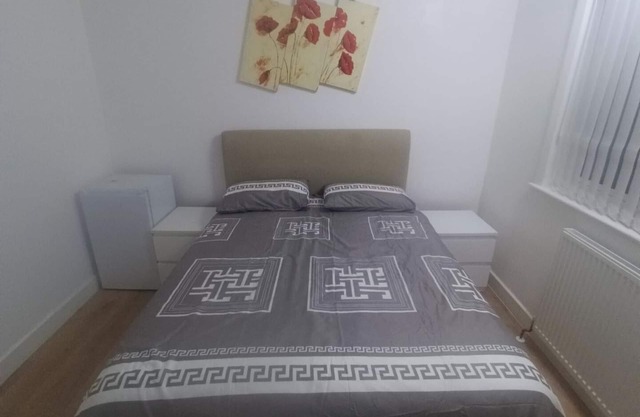 Coventry Stay - Sleeps 8, Free Parking & Pets