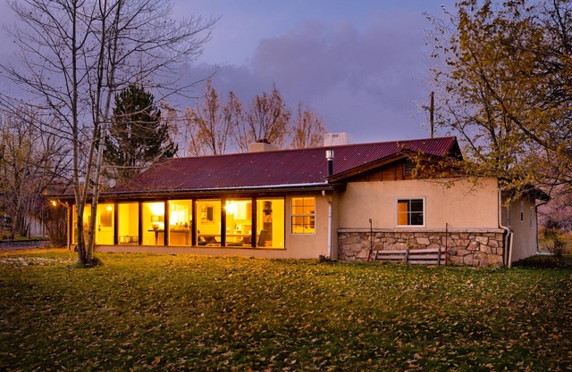 Cowboy Cottages - Cottage B