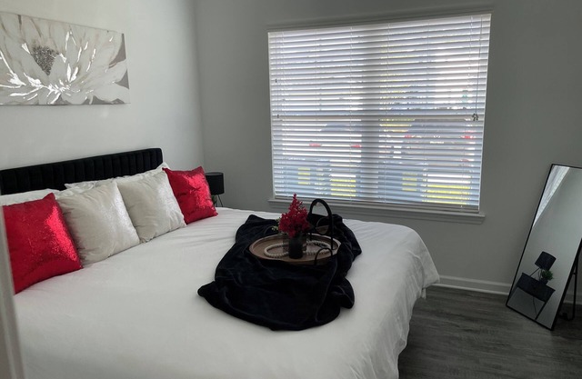 Cozy 1-bedroom apartment with WiFi, fitness room in brilliant Jacksonville