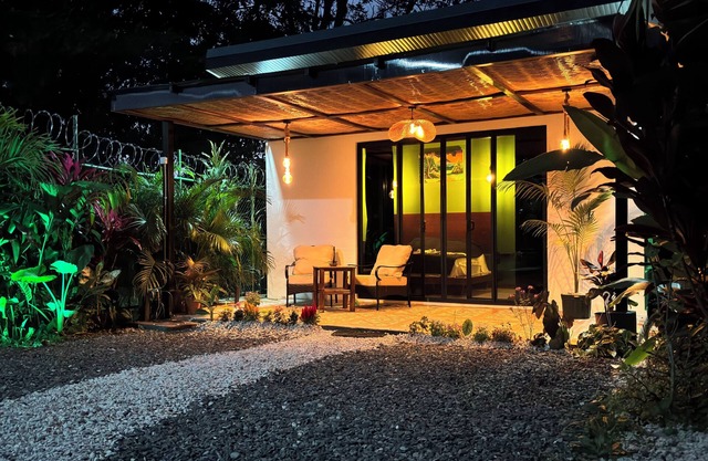 Cozy 1-bedroom apartment with AC, WiFi in welcoming La Fortuna