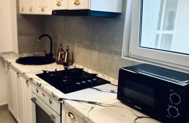 Cozy 1-bedroom apartment in charming Bucharest with WiFi, AC