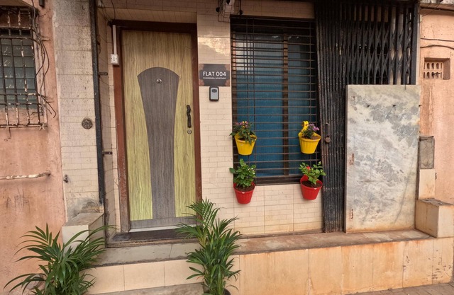 Cozy 1-bedroom apartment in wonderful Malad West with AC Near Vivanta Hospital