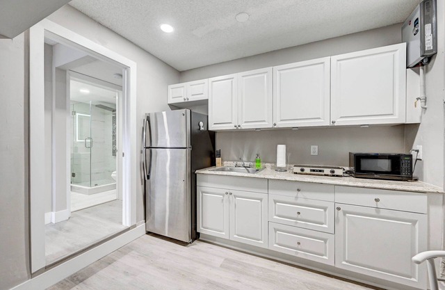 Cozy 1-bedroom apartment in delightful Miami with Wi-Fi, AC