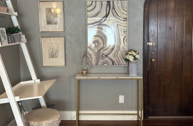 Cozy 1-bedroom condo with WiFi, AC in fabulous Plaza, Kansas City