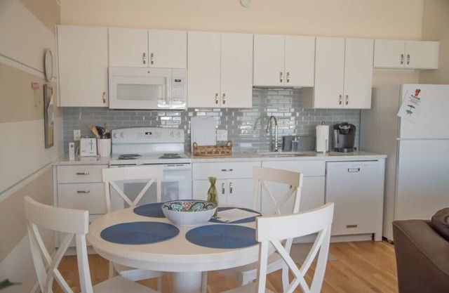 Cozy 1-bedroom condo in Watch Hill
