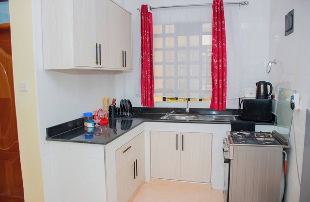 Cozy 1 Bedroom Section 58 getaway, with Lake Nakuru views