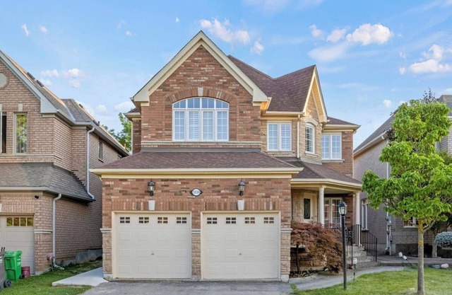 Cozy 1-bedroom with Full Kitchen, workspace, WiFi and AC in charming Mississauga