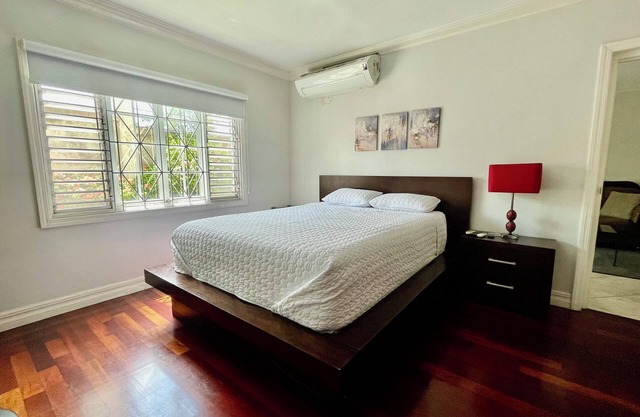 Cozy 1-bedroom with WiFi and AC in lovely Kingston