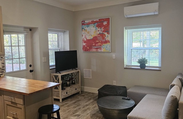 Cozy 1 br apartment with a private entrance and patio in Fairfield