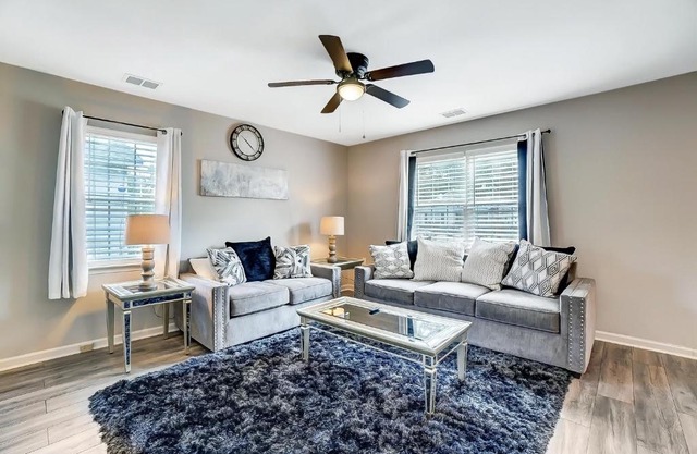 Cozy, 1-Level Cottage - 5 miles to Uptown CLT
