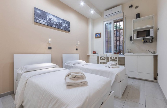 Cozy 15 smq room with kitchenette, equipped with the main comforts to accommodate two people, including unlimited WIFI and A/C. The accommodation is very quiet and is located in the very central Porto district (ZTL) on a side street of Via Marconi, one o