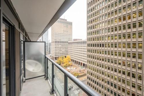 Cozy 1B Luxury Condo Heart of Toronto
