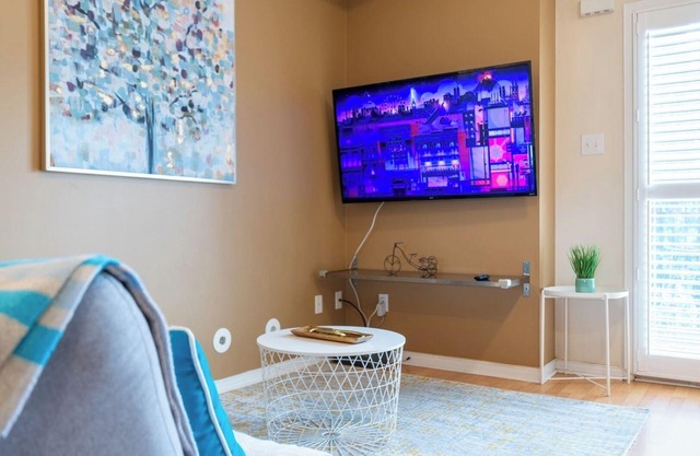 Cozy 1BR Townhome Apartment