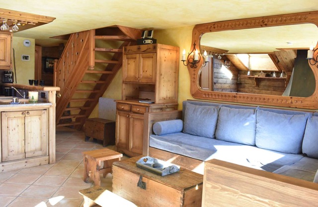 Cozy 2-Bed Apartment in Méribel Village, Near Ski Lift & Shops