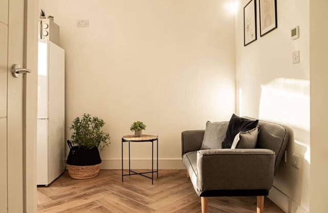 Cozy 2-Bed Flat in Wroxton near Abbey Gardens